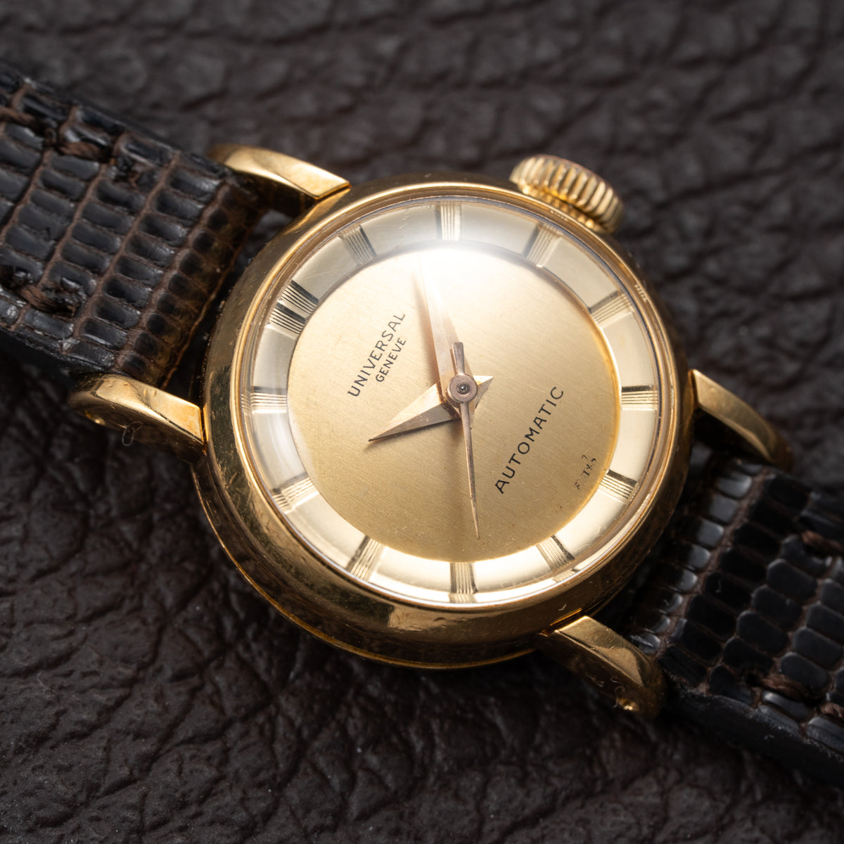 Universal Genève Polerouter DeLuxe 'Mini' Lady Automatic 18K Yellow Gold Ref. 17601 From 1960s
